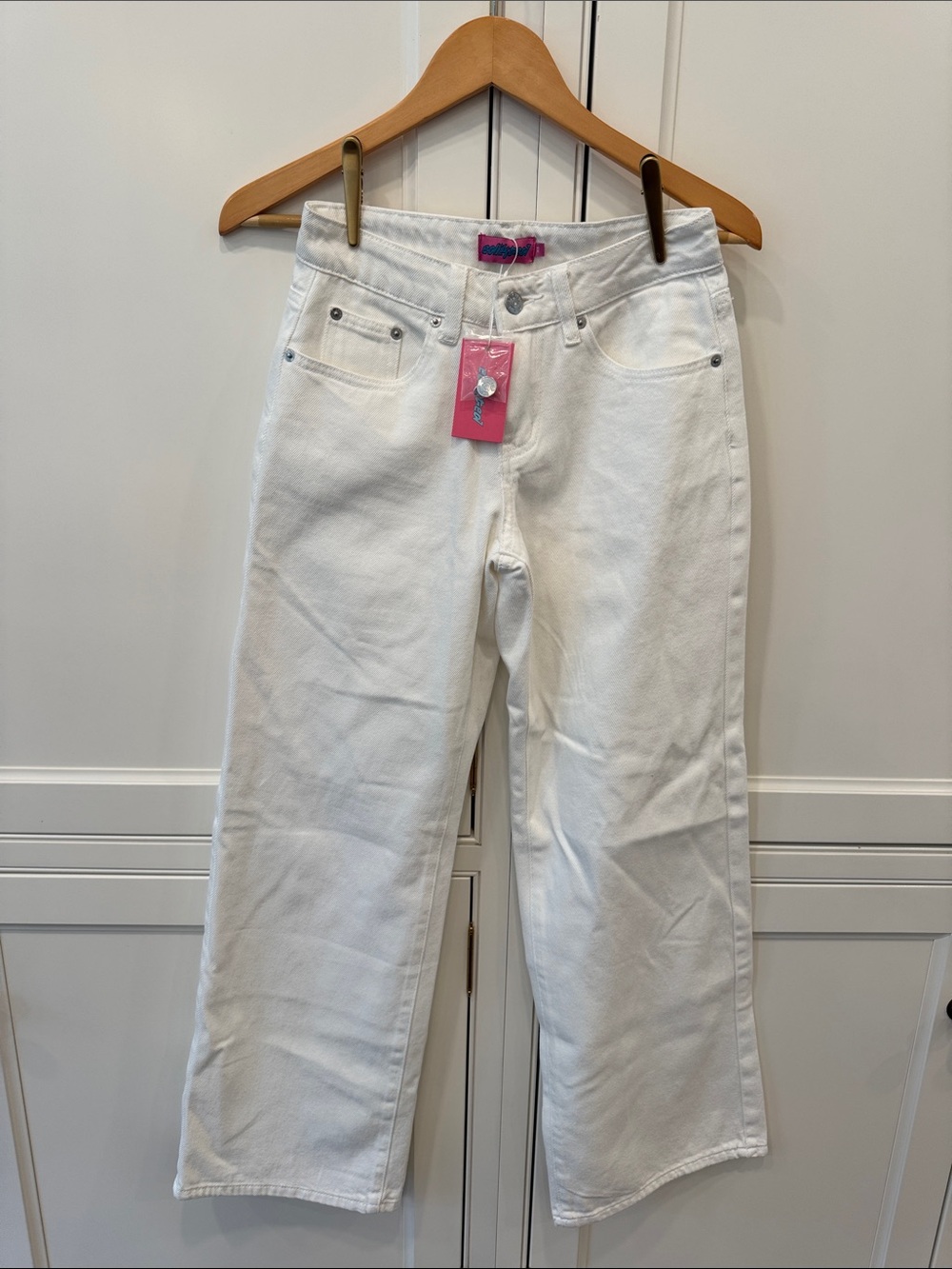 Edikted White Straight-Leg Jeans with Pink Tag